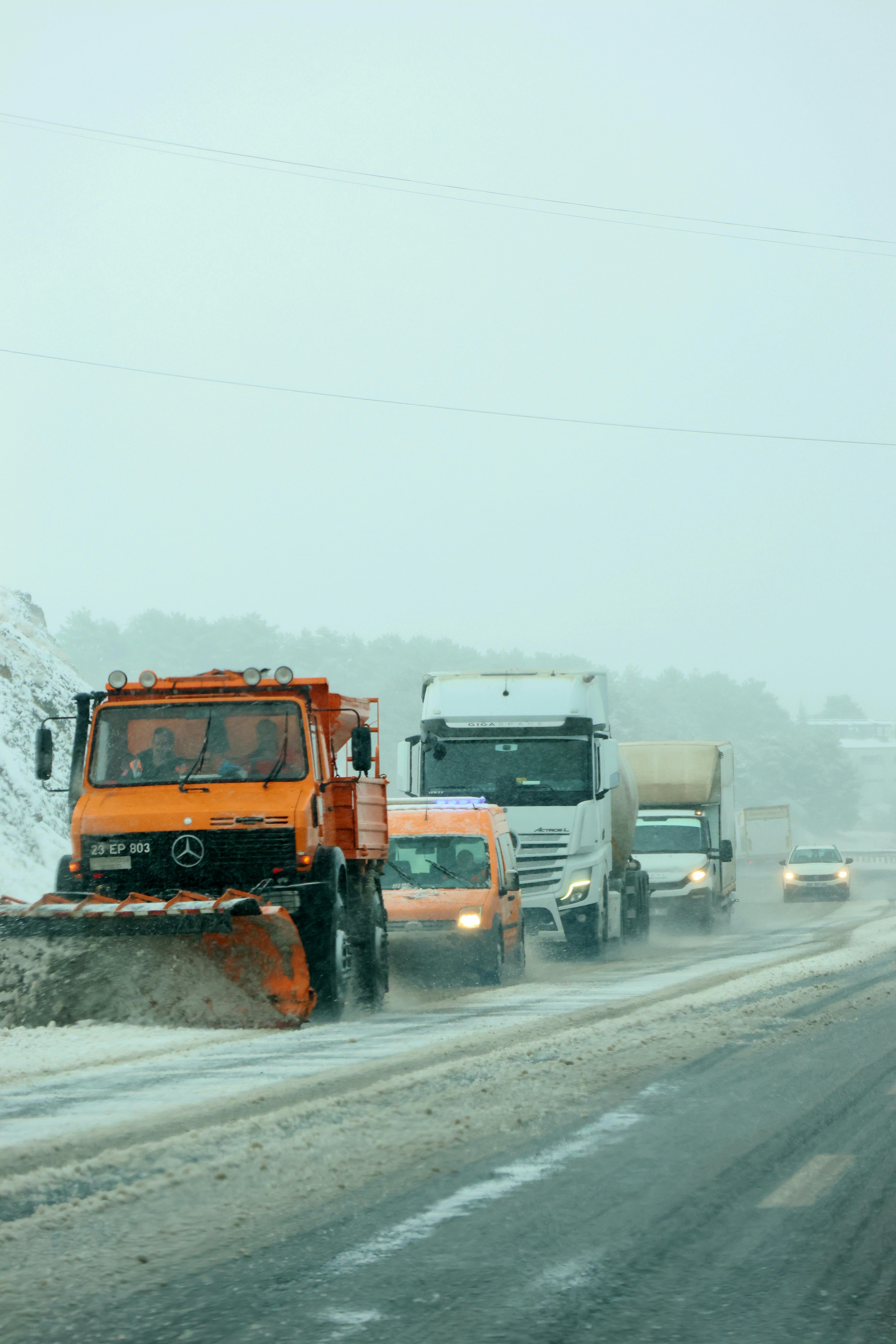 Eisbeseitigung in Solingen – Beseitigung von Glätte und Eisflächen für sichere, rutschfreie Wege.